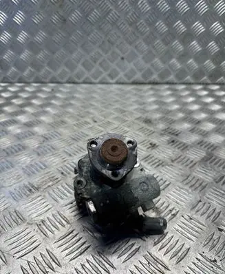 BMW X1 E84 Power steering pump 678045902