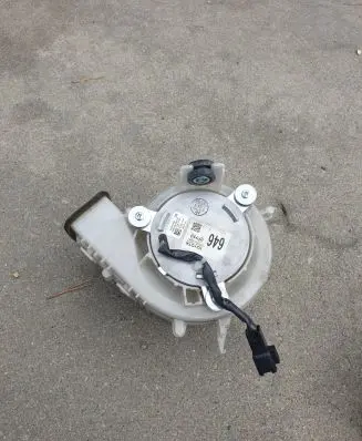 Toyota RAV 4 (XA40) Hybrid/electric vehicle battery fan G923048080 1173006462