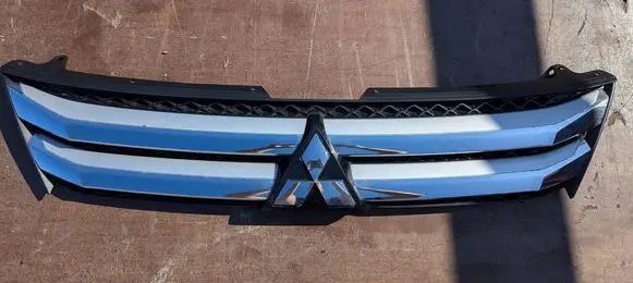 Mitsubishi Eclipse Cross Front bumper upper radiator grill 7450B048