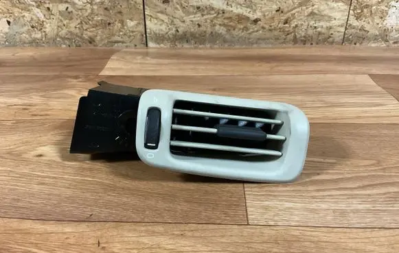 Volvo V70 Rear air vent grill 06E5365