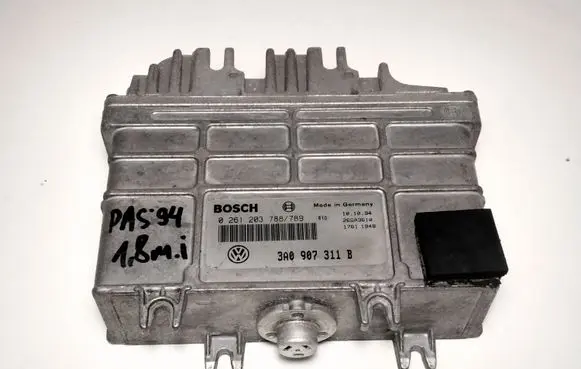 Volkswagen PASSAT B4 Engine control unit/module 3A0907311B 26SA3610 0261203788