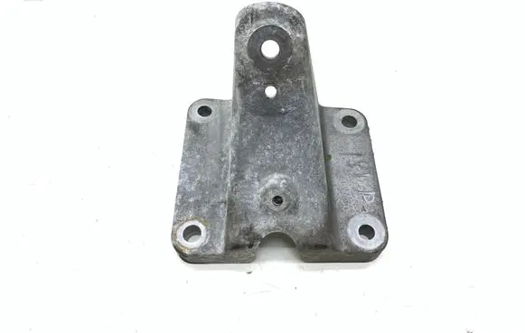 Engine mounting bracket