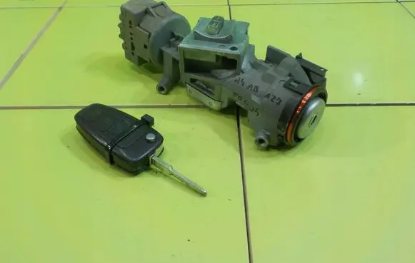 Ford Focus Ignition lock 6E5T15607CA