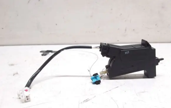 Fuel tank cap lock