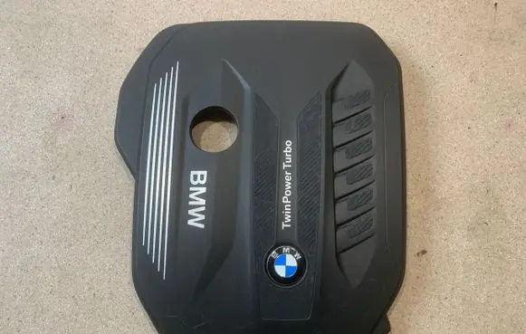 BMW 5 G30 G31 Engine cover (trim) 8571320