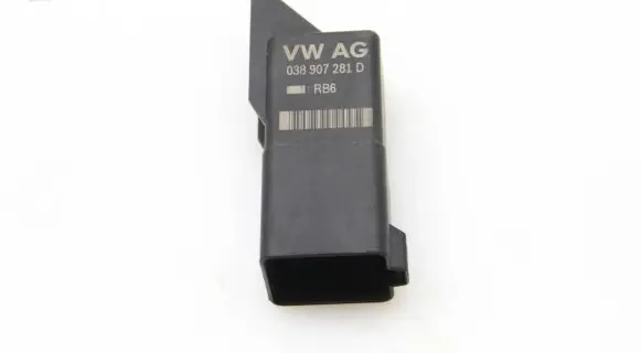 Volkswagen Golf VI Glow plug pre-heat relay 038907281D