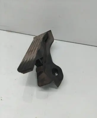 Accelerator throttle pedal