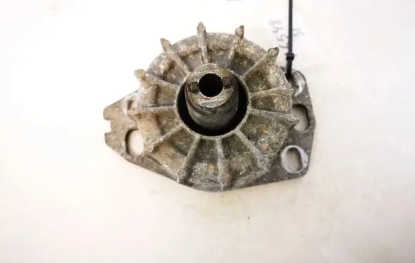 Engine mount bracket