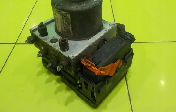 Suzuki Grand Vitara II ABS Pump 06210905763 15AB5 64J0
