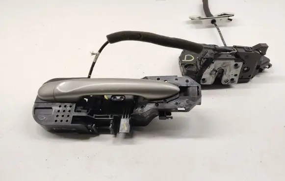 Renault Latitude (L70) Front door lock A066070