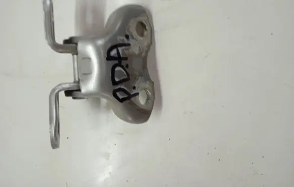 Toyota Prius+ (ZVW40) Front door lower hinge 