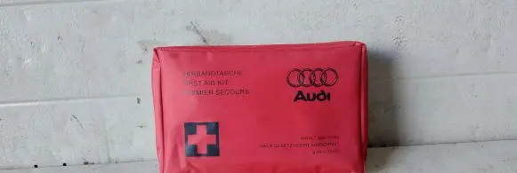 Audi Q7 4L First aid kit 