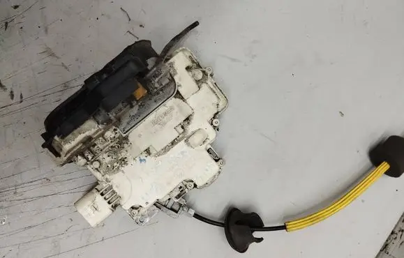 Audi A6 S6 C6 4F Rear door lock 4F0839016