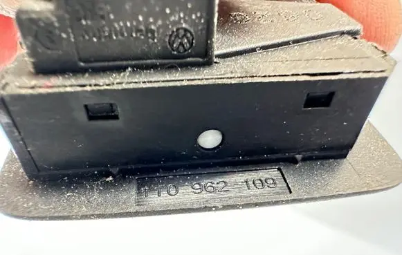 Volkswagen Touareg I Alarm switch 1T0962109