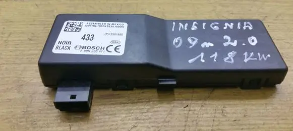 Opel Insignia A Door central lock control unit/module 13501980