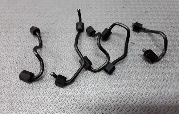 Toyota Yaris Fuel injector supply line/pipe 