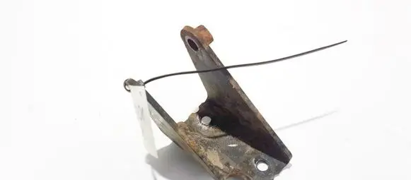 Nissan X-Trail T30 Engine mounting bracket