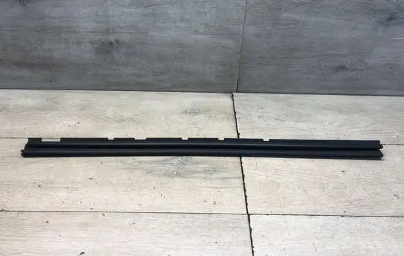 Volkswagen Touran II Rubber seal front door (on door) 1T0837471B