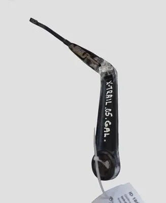 Nissan X-Trail T30 Rear wiper blade arm