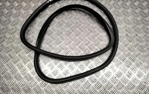 Volvo V70 Rear door rubber seal (on body) 