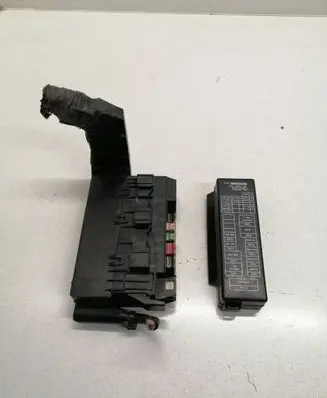 Nissan Primera Fuse module 71547003 71547003TA