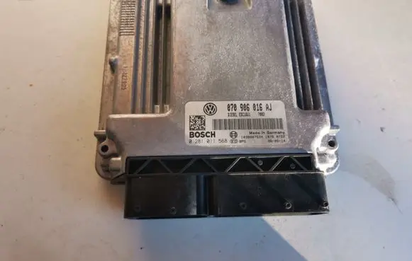 Volkswagen Transporter - Caravelle T5 Engine control unit/module 070906016AJ 0281011568