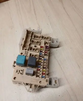 Toyota Corolla Verso E121 Fuse module 892210F010 1470332400