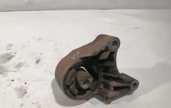 Opel Zafira B Engine mount bracket