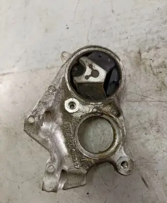 Citroen DS5 Engine mount bracket 9684500180