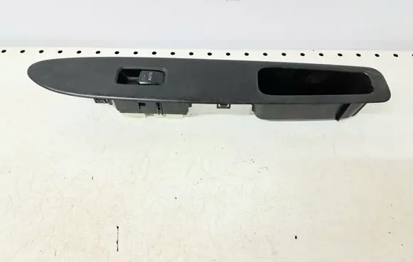 Toyota Avensis Verso Electric window control switch