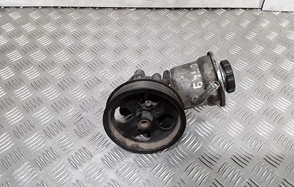 Toyota Corolla Verso E121 Power steering pump 