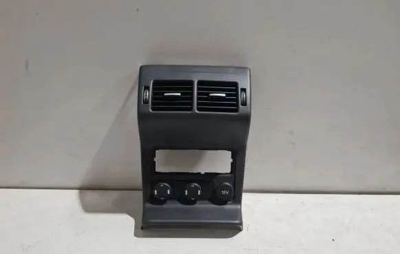 Rear air vent grill
