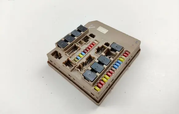 Renault Clio III Fuse module 674660A