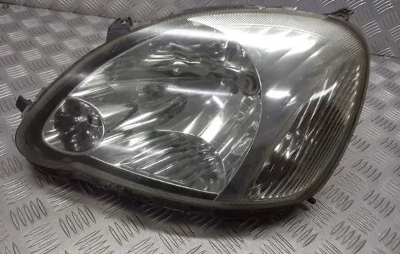 Toyota Yaris Headlight/headlamp