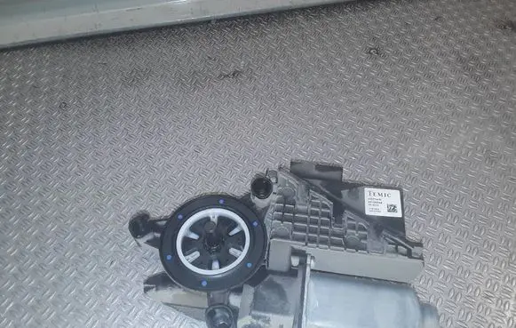 Skoda Roomster (5J) Front door window regulator motor 6Y2959801