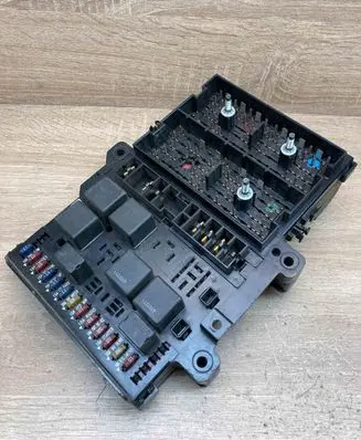 Chrysler Voyager Fuse module P04707996AF