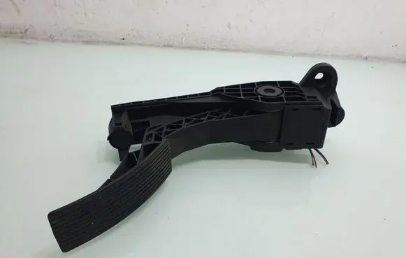 Mercedes-Benz GL X164 Accelerator throttle pedal A1643000504