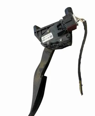 Accelerator throttle pedal