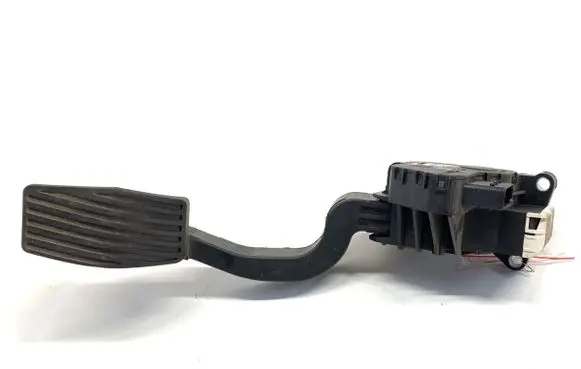 Opel Corsa D Accelerator throttle pedal 13305804