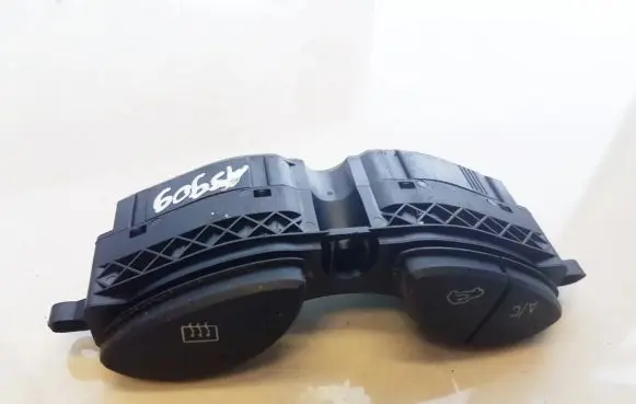 Windscreen/window heater switch