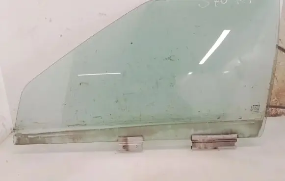 Volvo S70 V70 V70 XC Front door window glass four-door 43R00024