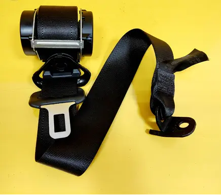 Opel Astra H Rear seatbelt 040583
