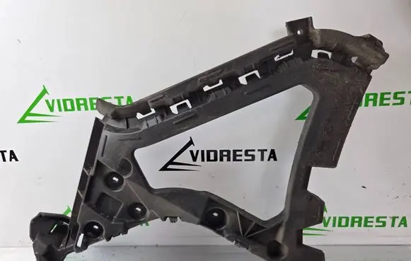Rear bumper mounting bracket