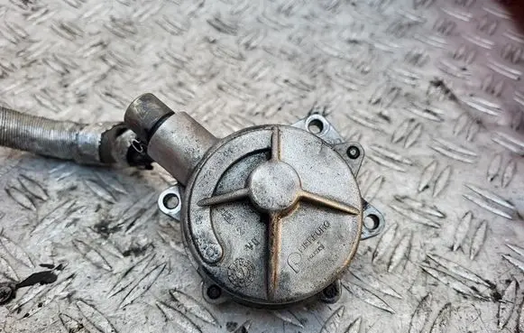 Audi A6 S6 C5 4B Vacuum pump 72218501