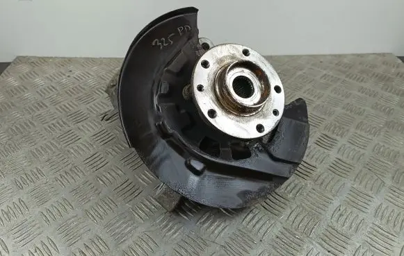 Nissan Qashqai J12 Front wheel hub
