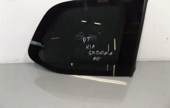 KIA Sedona Rear side window