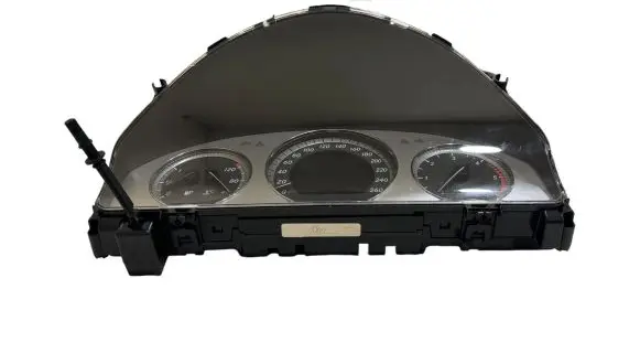Mercedes-Benz C W204 Speedometer (instrument cluster) A2045407611 A2044400311 A2044423821