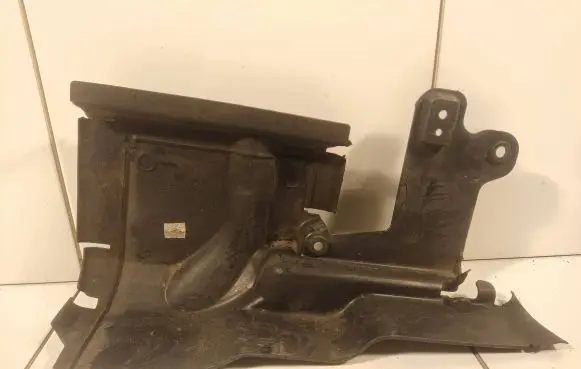 Volvo XC70 Intercooler air guide/duct channel 31323244
