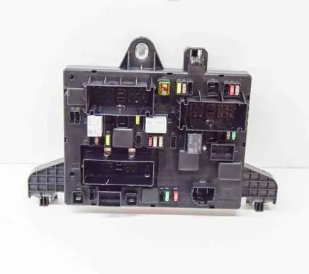 Opel Zafira C Fuse module 1110097AC 365927271