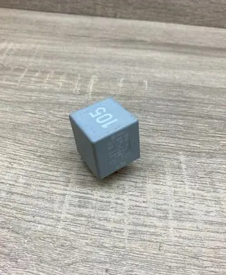 Volkswagen PASSAT B5 Other relay 357959141